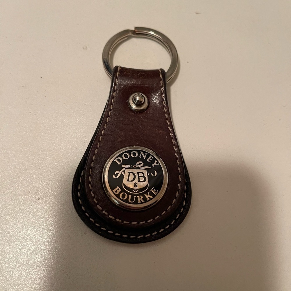 Dooney and bourke keys ring with beautiful brown leather kay holder - Picture 5 of 7